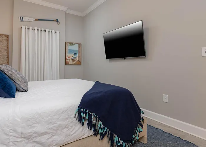 Phoenix Gulf Towers 1002 Apartment